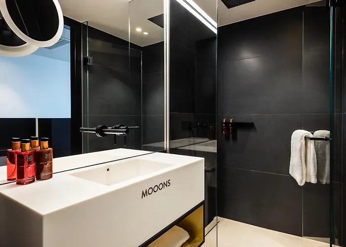 Mooons Hotel 4*
