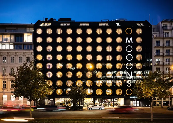 Mooons Hotel 4*