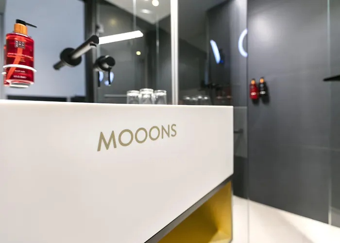 Mooons Hotel 4*